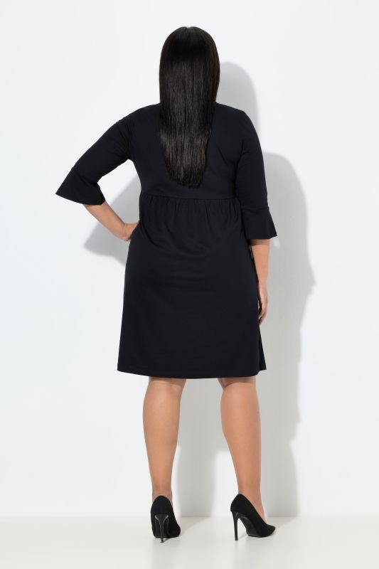 Рокля с ръкави тип камбанка