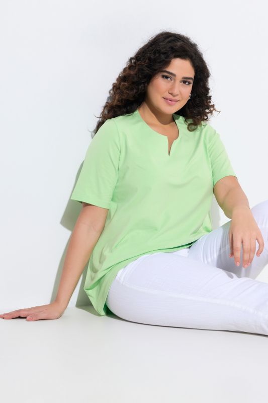 Essential Notch Neck Stretch Tee