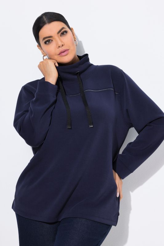 Суитчър с метални детайли