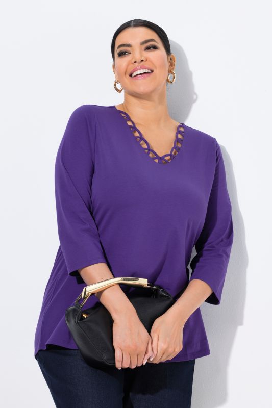 Тениска с бляскаво деколте