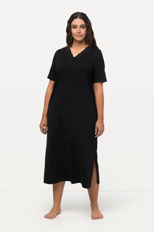 Нощница с акцент на деколтето