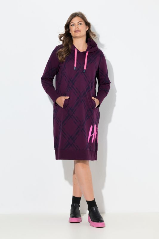 Рокля с ромбоидни карета