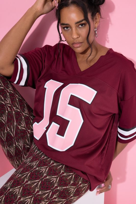 Тениска с мрежа и надпис