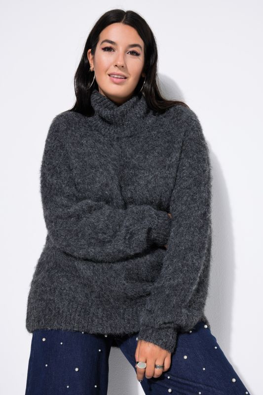 Пуловер пухкав с висока яка