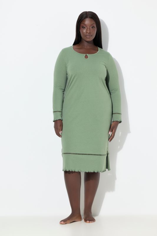 Нощница с дантелен подгъв