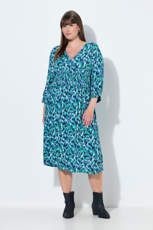 Рокля с абстрактен принт на сърца