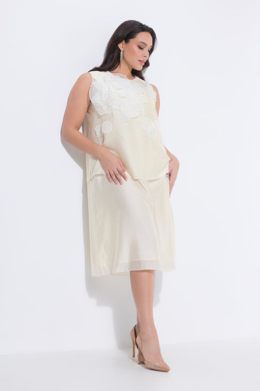 Рокля с шифон и флорален детайл