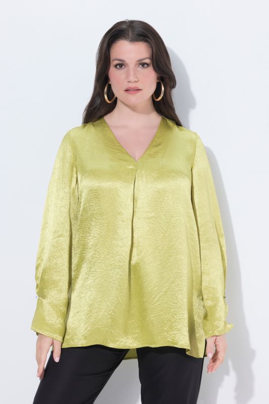 Блуза с бляскав акцент