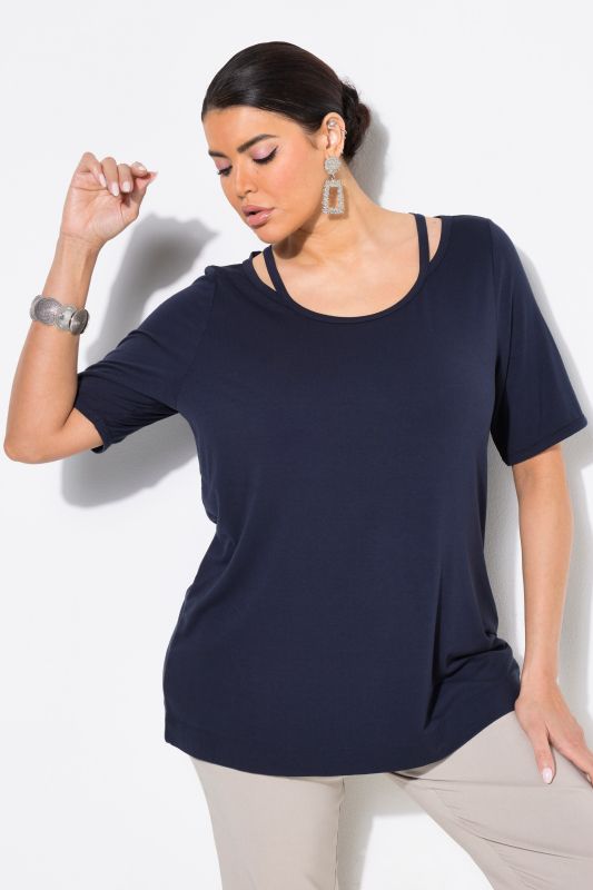 Тениска с изрязано деколте