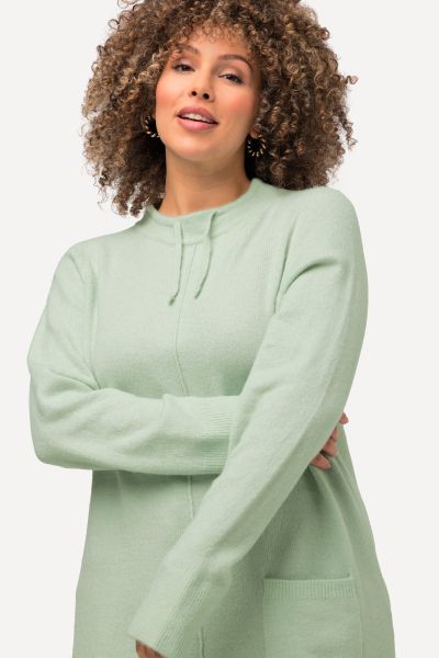 Пуловер с връзка на деколтето