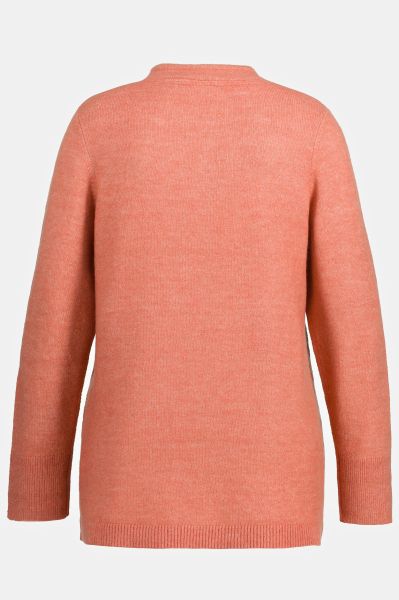 Пуловер с връзка на деколтето