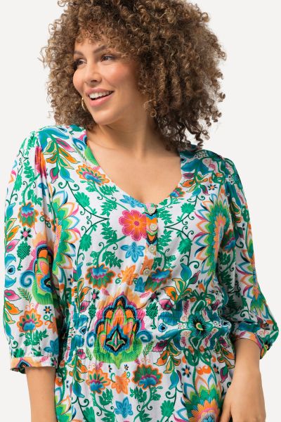 Блуза с флорален акцент