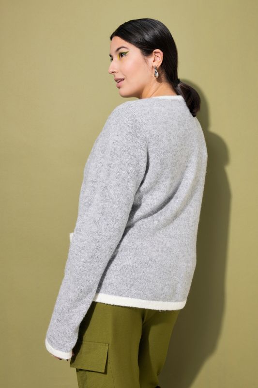 Cardigan, loose shape, colored edges