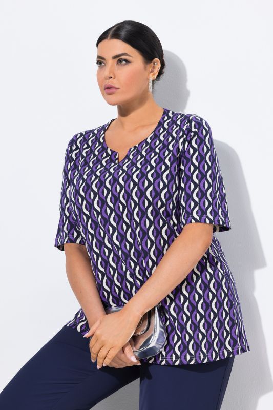 Geometric Print Short Sleeve Split Neck Tee