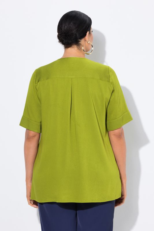 Quilted Placket Round Neck Short Sleeve Blouse