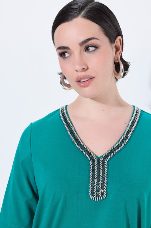 Beaded Neckline Short Sleeve Tee