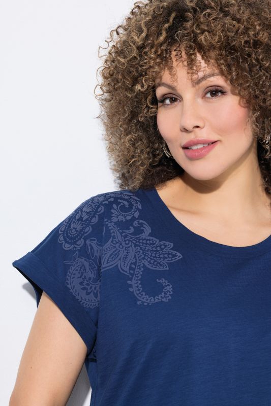 Textured Paisley Motif Cap Sleeve Tee