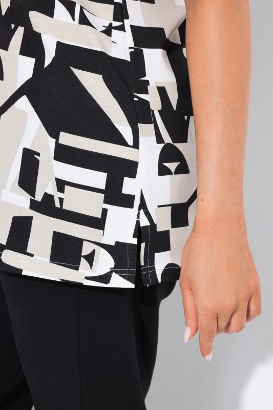 Geometric Letter Print Short Sleeve V-Neck Tee