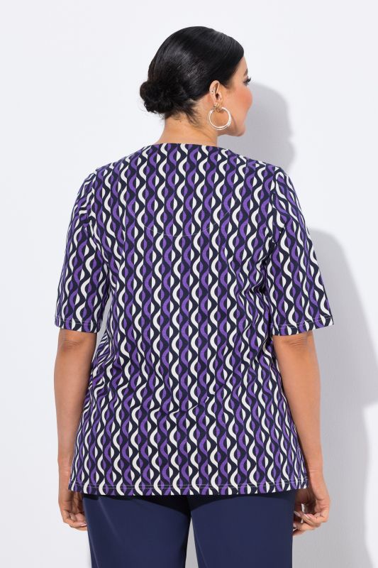 Geometric Print Short Sleeve Split Neck Tee