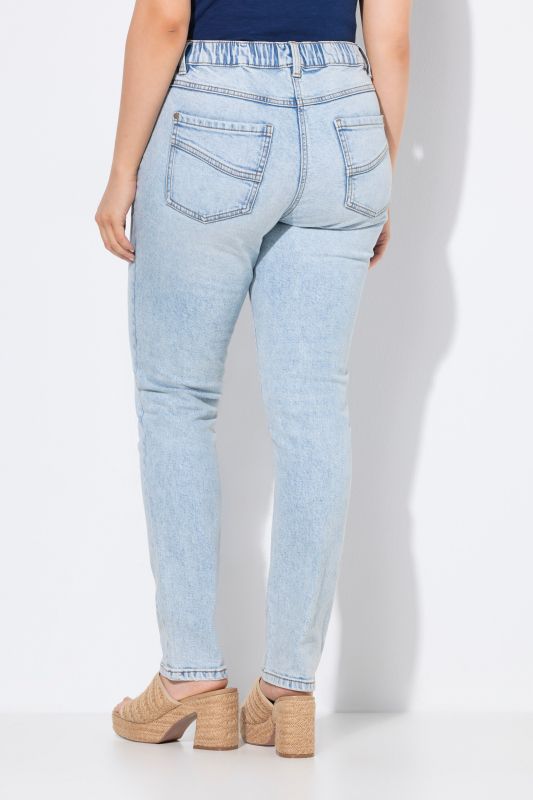 Slim Leg Stretch Fit Jeans