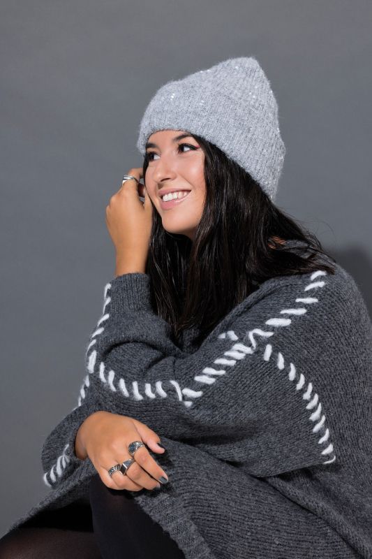 Шапка с пайети