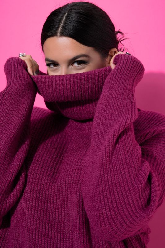 Пуловер с яка