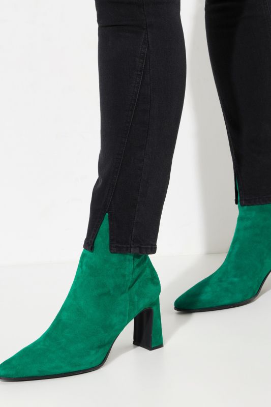 Black Stretch-Fit Skinny Jeans