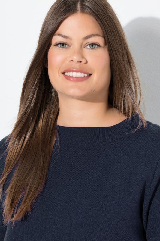 Пуловер с акцент на ръкавите