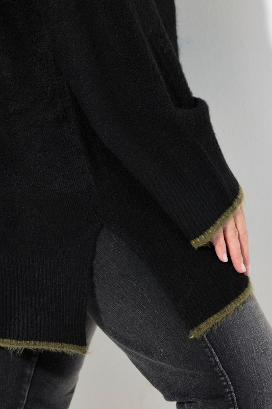 Пуловер с декоративни шевове