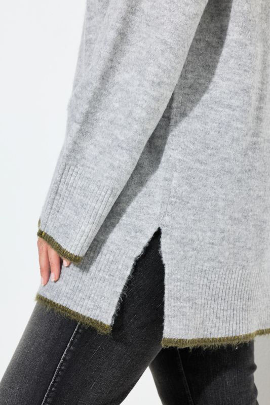 Пуловер с декоративни шевове