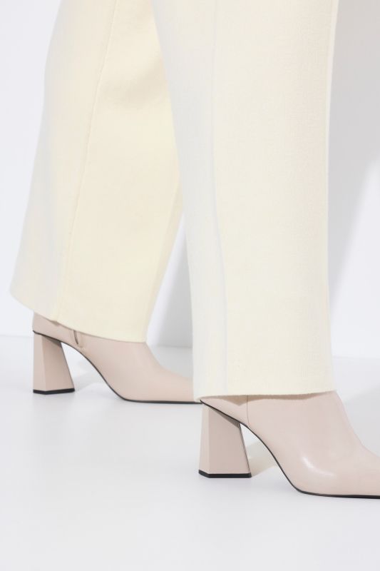 Панталон с права кройка