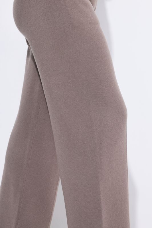 Панталон с права кройка