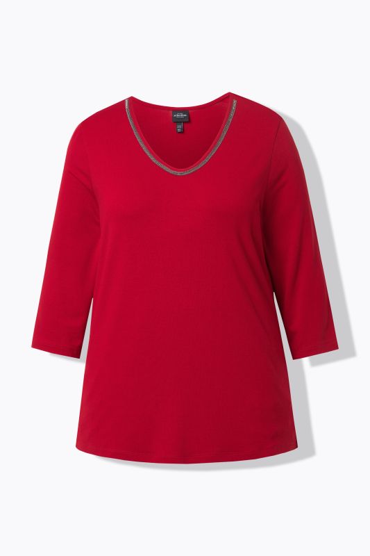 Тениска с камъчета на деколтето