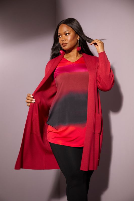 Тениска с камъчета на деколтето