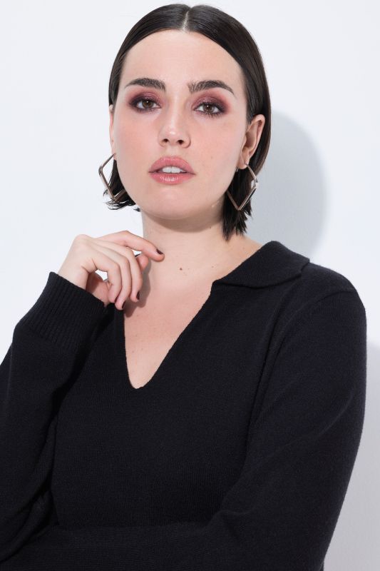 Рокля с V - образно деколте