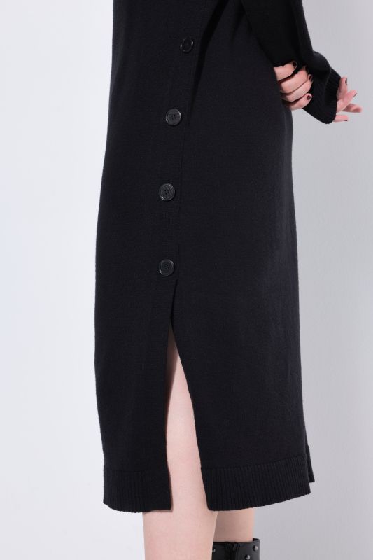 Рокля с V - образно деколте