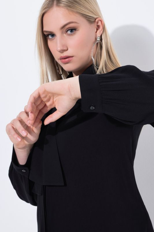 Long-sleeved blouses