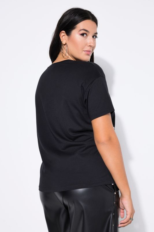 Тениска с метални камъчета