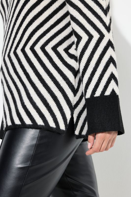 Пуловер с графични райета