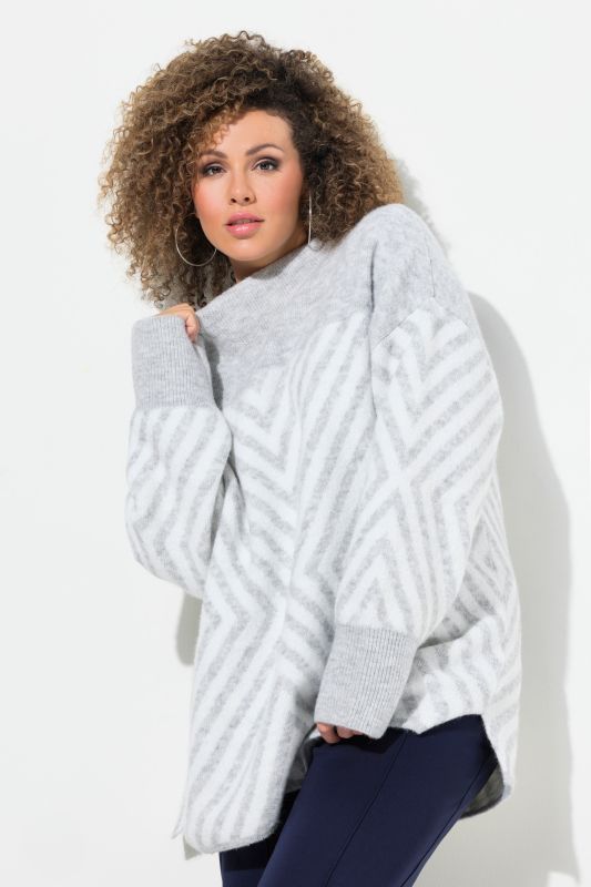 Пуловер с графични райета