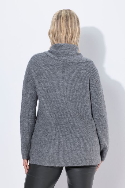 Пуловер с добавен шал