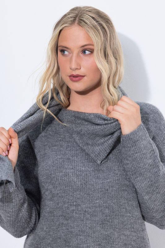 Пуловер с добавен шал