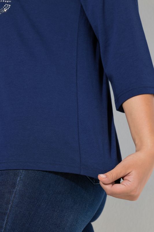 Тениска с надпис и бляскави камъчета