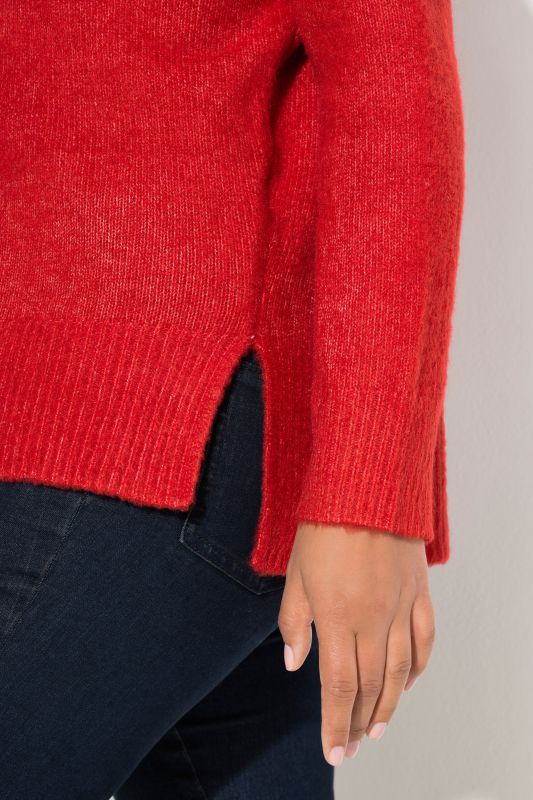 Пуловер с изправена яка