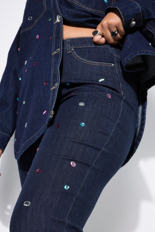 Дънки тип Mom с камъчета