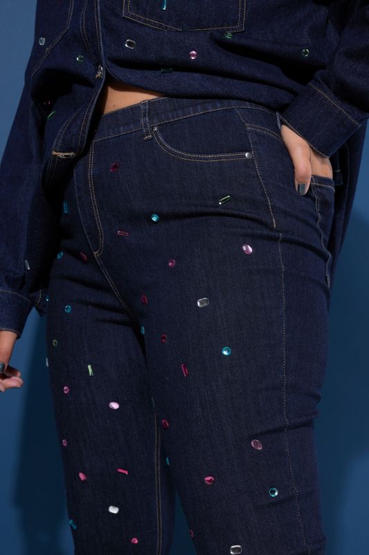 Дънки тип Mom с камъчета