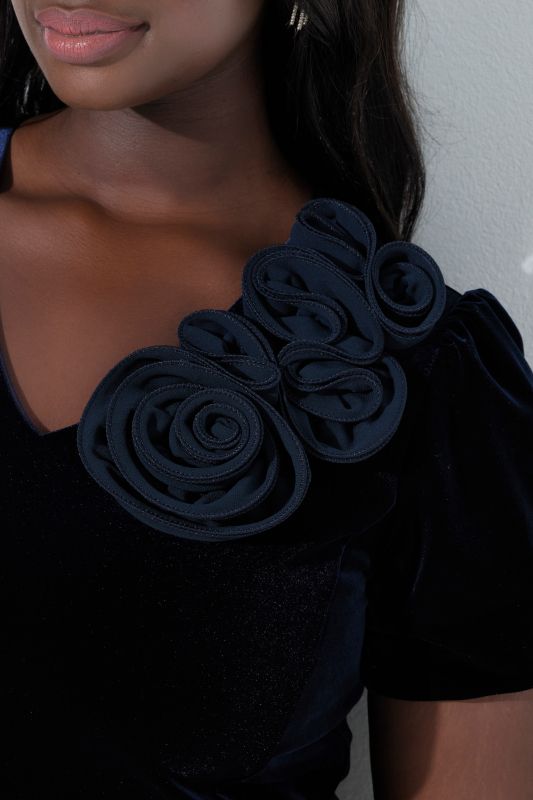 Рокля елегантна с рози