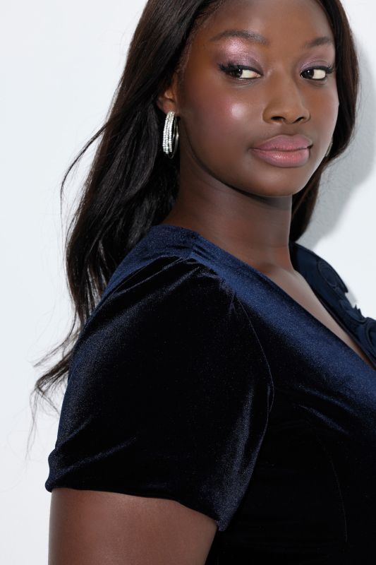 Рокля елегантна с рози