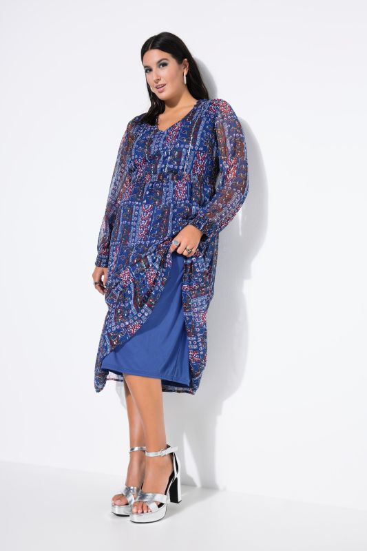 Рокля с шифон и бляскави акцент