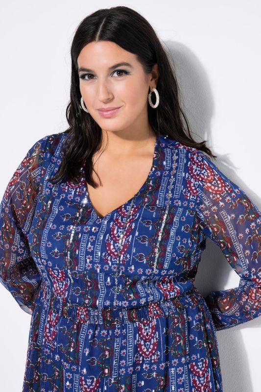 Рокля с шифон и бляскави акцент